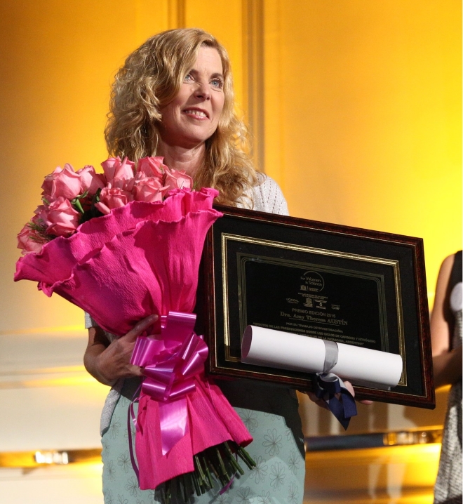 Amy Austin receives the L'Oreal-UNESCO award for Women in Science, Argentina