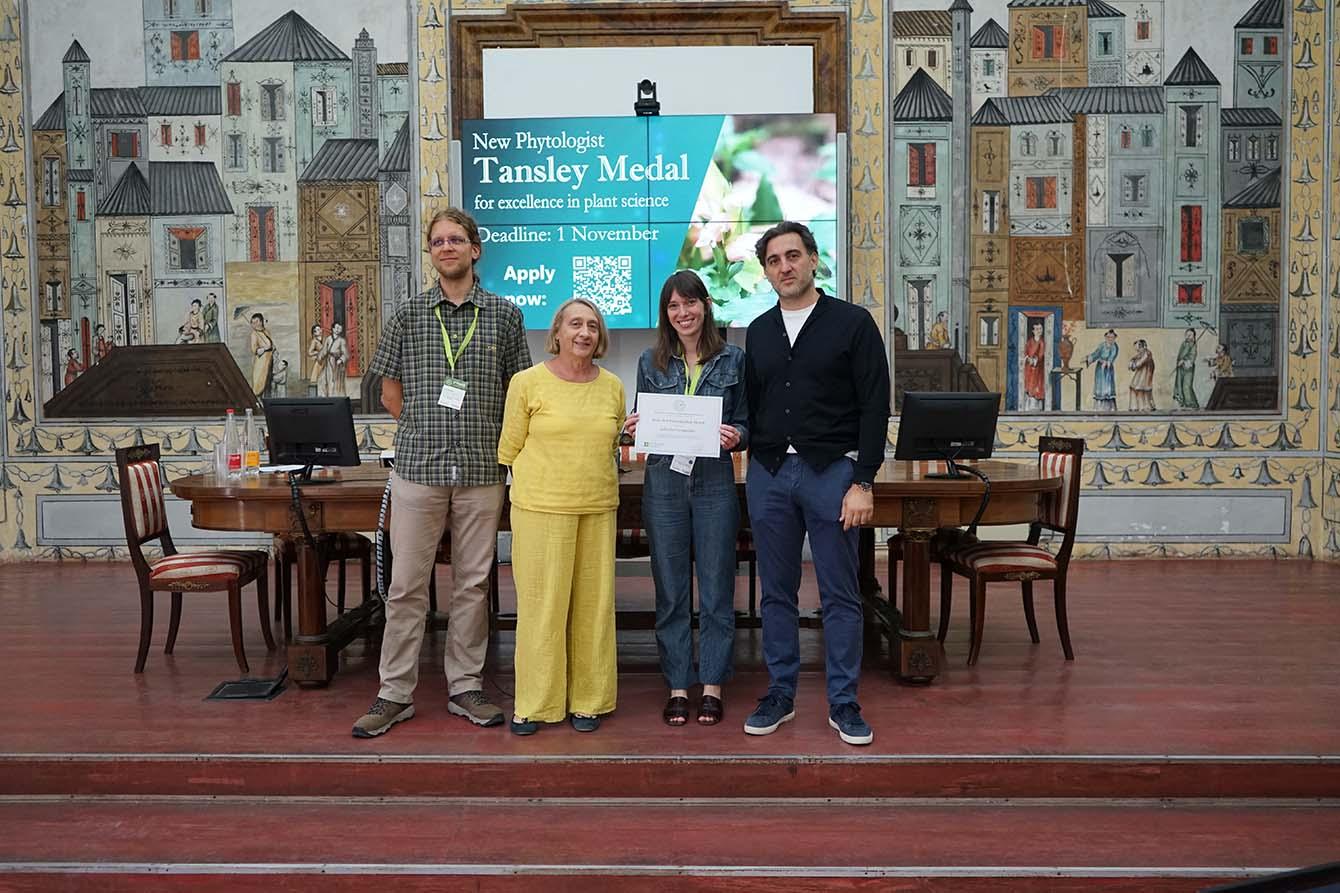 Oral presentation prize winner Julia Eva Fortmueller with the organisers of the ICDRA meeting.