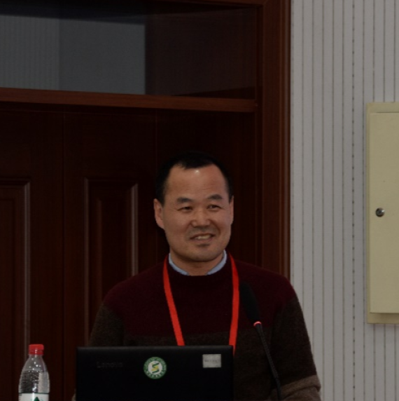 Fanjiang	Kong standing at a lectern, wearing a black jumper and red lanyard