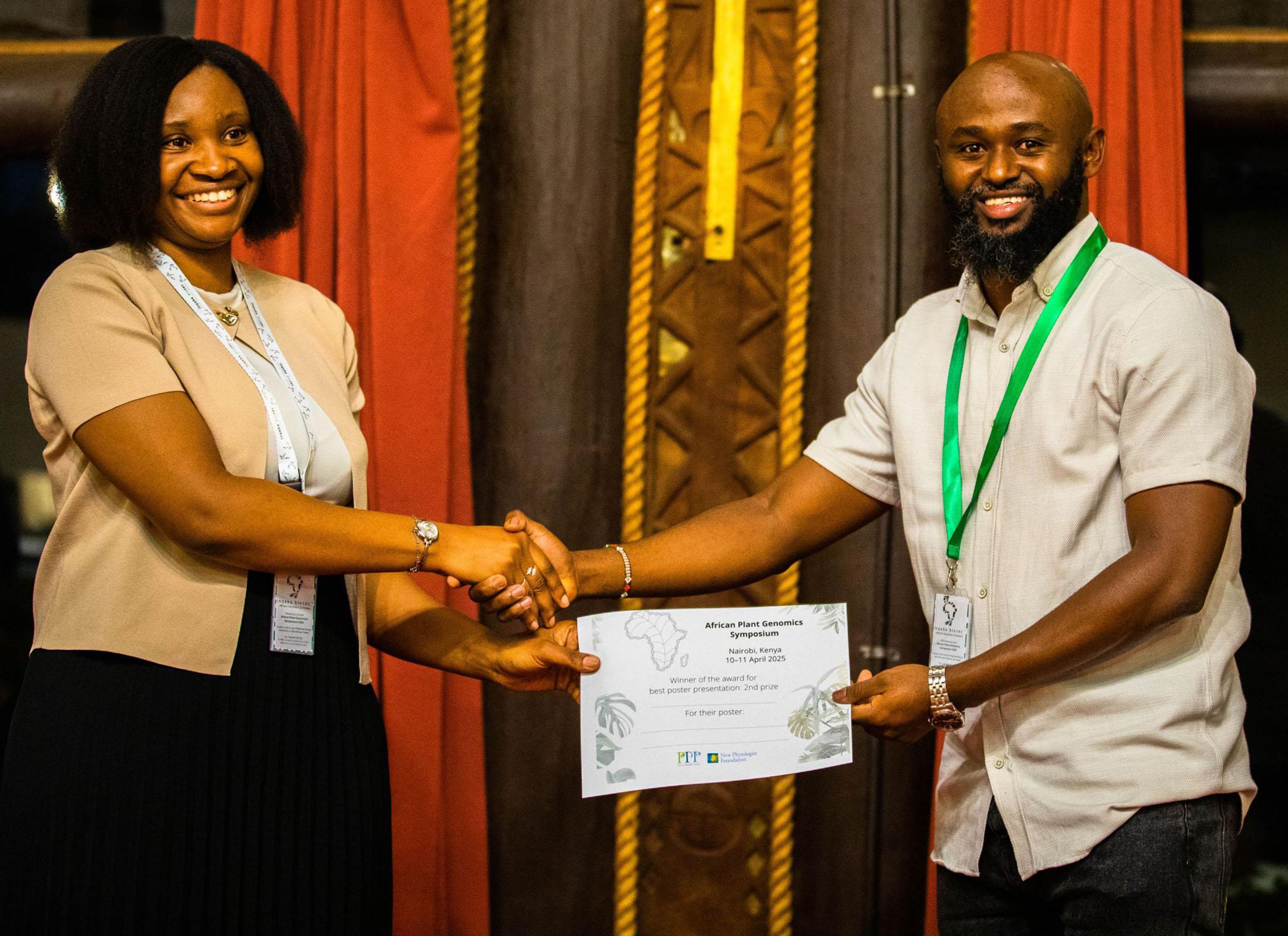 Patience Chatukuta hands a certificate to Michael Landi, winner of the second prize for best poster at the African Plant Genomics Symposium